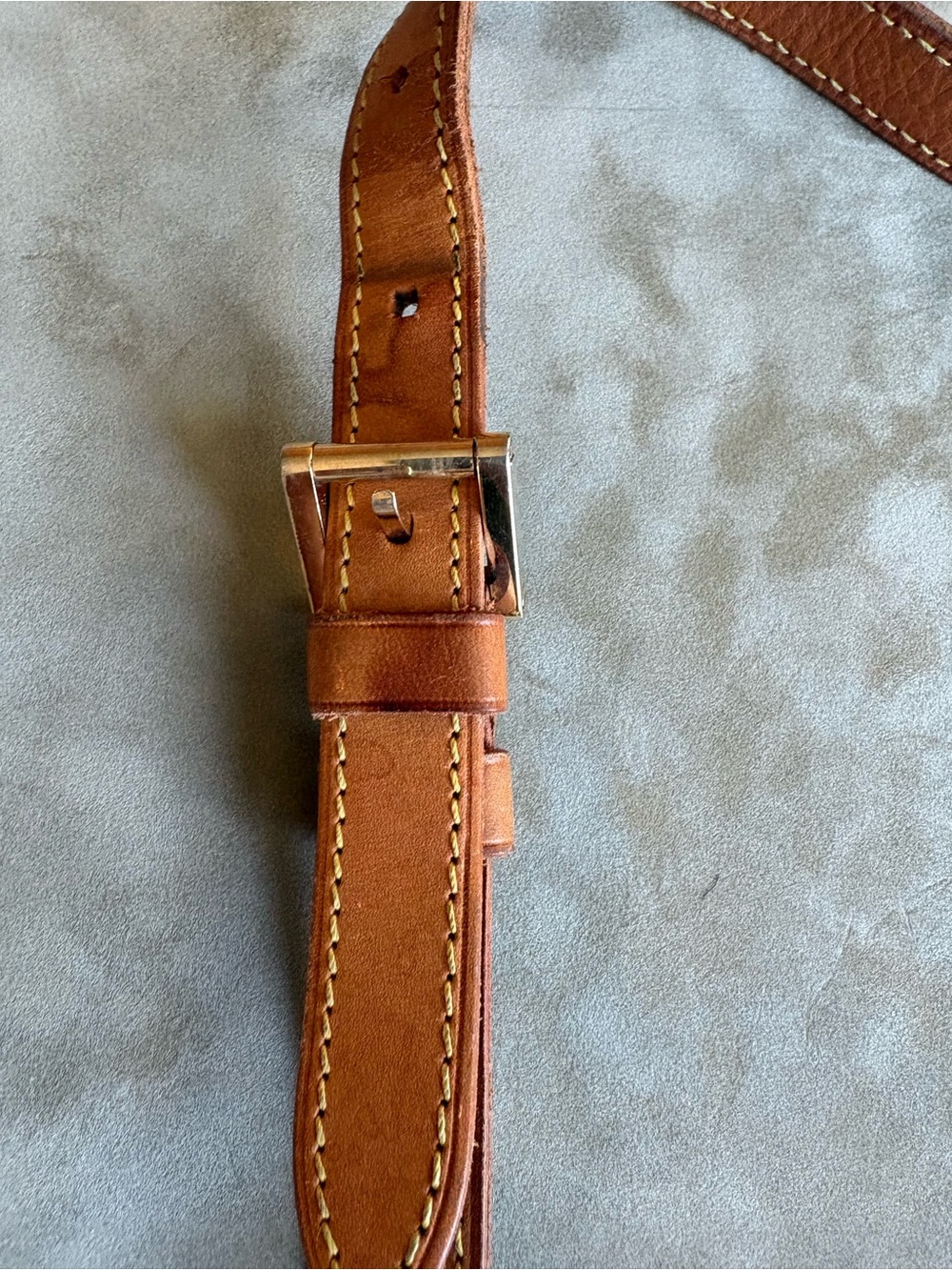 Louis Vuitton Beige Vernis Monogram Crossbody with Tan Strap - Picture 4 of 9